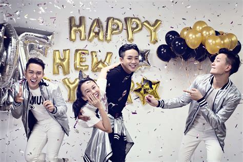 Diễn viên Hot boy nổi loạn 2 nghịch ngợm trong bộ ảnh Tết Phim chiếu rạp ZNEWS VN