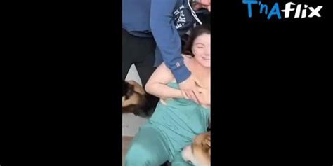 Ariel Winter Breasts Scene In Ariel Winter S Sexy And Nude Nip Slip Photos And Video Tnaflix