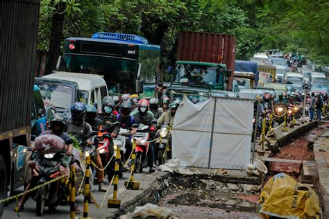 Potret Kemacetan Di Jalan Imam Bonjol Gara Gara Pengerjaan Pipa PDAM