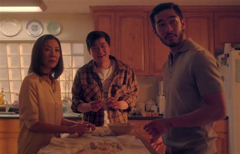 Los hermanos Sun la serie de Netflix con una magnífica Michelle Yeoh