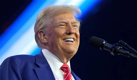 Trump insulta Zelensky e lo definisce 'dittatore che ha fatto cose