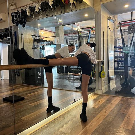 Hot Backless Bella Hadid 12thBlog
