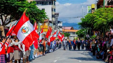 Gore Apurímac entrega gallardetes a ganadores del concurso de desfile