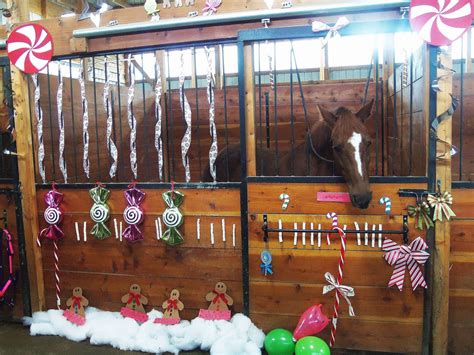 How to Decorate a Horse Stall for Christmas: Create a Festive Atmosphere!