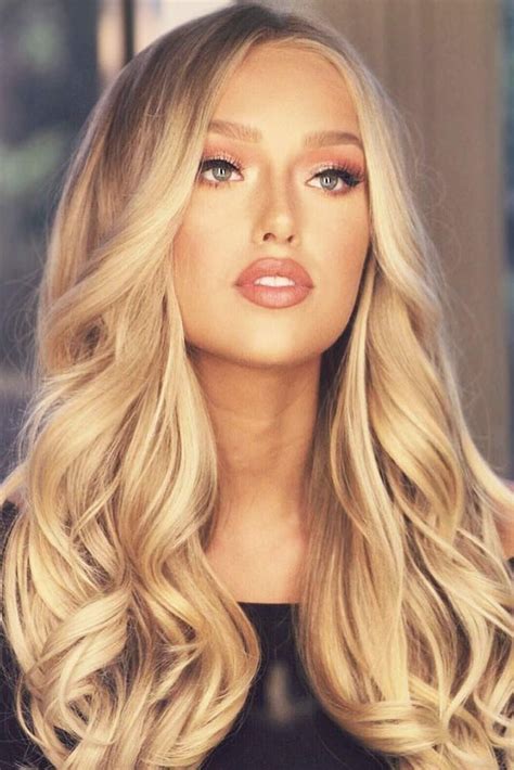 Gentle And Rich Honey Blonde Hair Color To Add Some Sweet Shine To Your