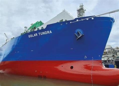 La nave rigassificatore Golar Tundra è arrivata al porto di Piombino