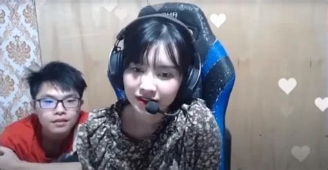 Khi các hot streamer Việt bị chiếm sóng bởi nóc nhà Nhẹ thì livestream cùng nặng thì bị đẩy