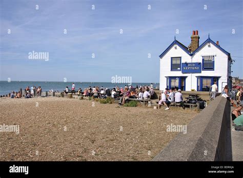 Foreshore Pub Hi Res Stock Photography And Images Alamy