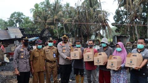 Serahkan Bantuan Untuk Korban Kebakaran Polres Hst Kerahkan Anggota