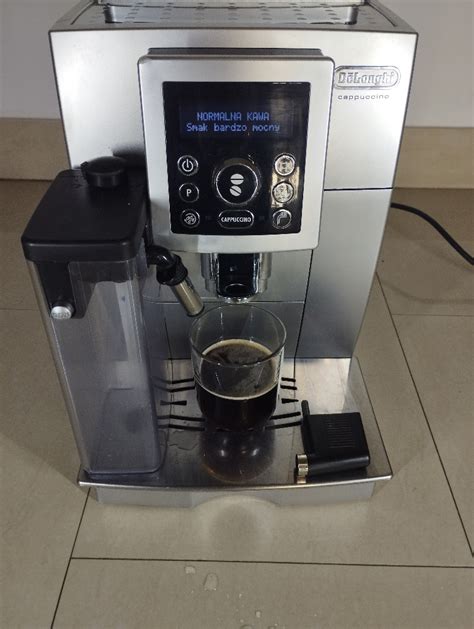 Ekspres ciśnieniowy DeLonghi ECAM 23 4500 Srebrny LCD Pojemnik na mleko