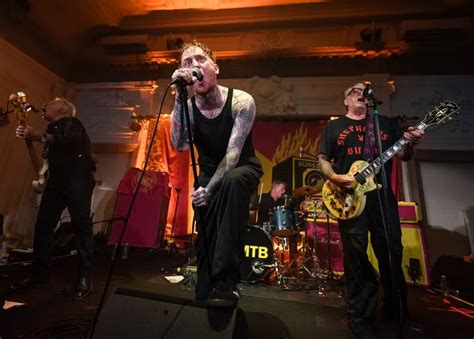 The Town Sex Pistols cancela apresentação no domingo Folha PE