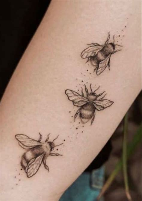 Tattoo Idea Bees Inspirerende Tatoeages Tatoeage Ideeën Tatoeage Inspiratie