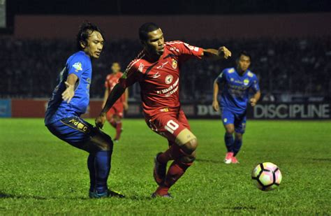 Semen Padang Unggul Dari Psm Di Liga Gojek Traveloka