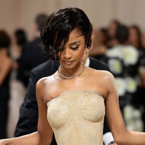 Emily Ratajkowski Tr Gt Bei Der Met Gala Das Durchsichtigste Naked Dress Ever Glamour