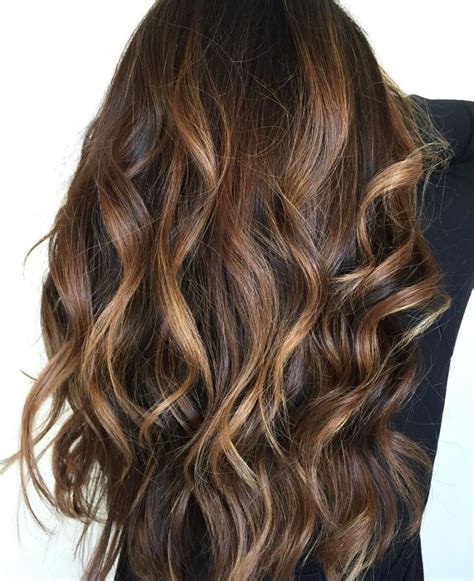 Balayage Miel Sur Cheveux Châtain Foncé Idées Pour Sinspirer