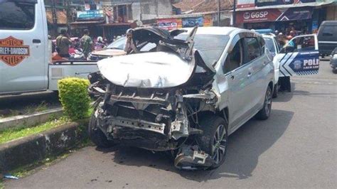 Kecelakaan Maut Xpander Hajar Angkot Di Sukabumi Tiga Orang Tewas