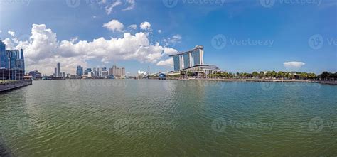 View over Marina Bay in Singapore at daytime 22972959 Stock Photo at ...