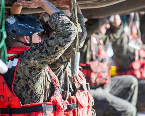 DVIDS - Images - Navy SEAL Inflatable Boat Training [Image 5 of 7]