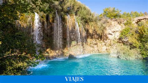 La Cascada De Aguas Turquesas En Teruel A La Que Llegamos Con Una