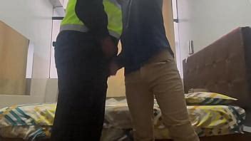 Policia limeño folla a jovencito por el culo XVIDEOS