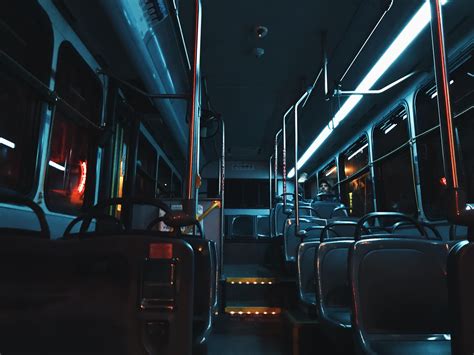 We were the last ones on the bus last night | Urbane fotografie