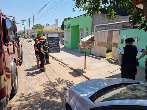 Bomberos acudió a un principio de incendio de un departamento