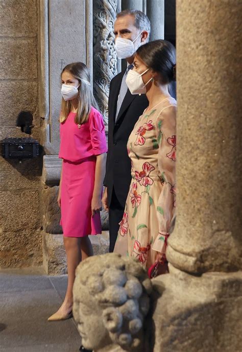 Fotos La Princesa Leonor Y La Infanta Sofía Brillan En Su Debut En El Día De Santiago Las