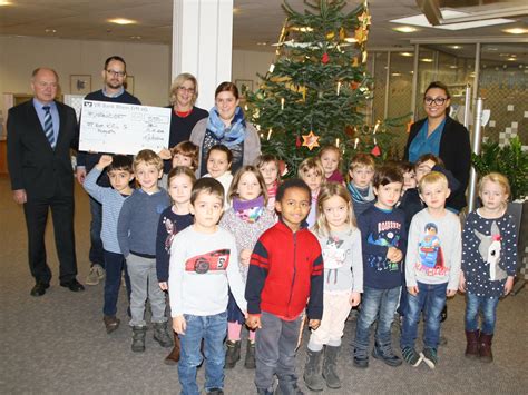 Goldgirlanden Bunter Schmuck F R Den Weihnachtsbaum In Der Vr Bank