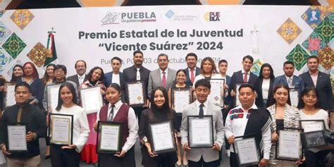 Universitarios Buap Reciben Premio Estatal De La Juventud Vicente