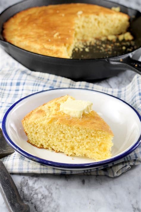 Skillet Cornbread {easy Recipe} Miss In The Kitchen