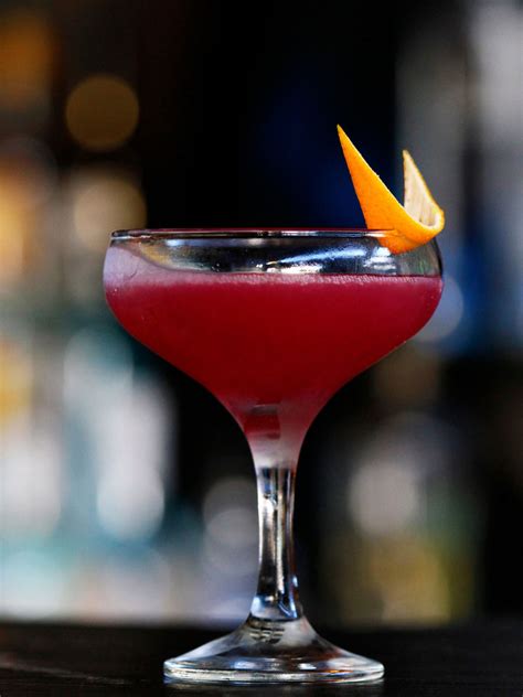 17 Best Cocktail Bars In Paris That Serve Creative Drinks - Dreams in Paris