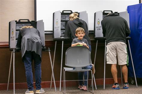 Election 2022: Coastal O.C. voters weigh in on competitive city races ...