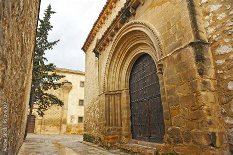 Iglesia románica de la Santa Cruz Baeza Stock 写真 Adobe Stock