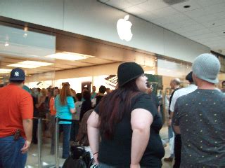 Apple Store Willowbrook Mall Wayne NJ Grand Opening Report–The iLife