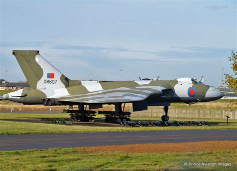 Xm607 Avro Vulcan Xm607 At Raf Waddington Stuart Prince Flickr