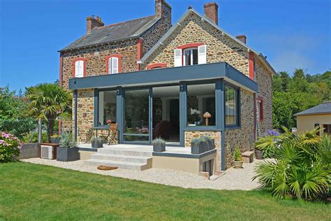 Agrandissement De Maison Sous Forme De Véranda Avec Un Toit Plat Et De