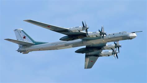 Battle of the Giants: B-52 vs Tu-95 - Jets ’n’ Props