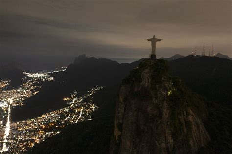 Cristo Redentor De Río De Janeiro Se Queda A Oscuras En Solidaridad A