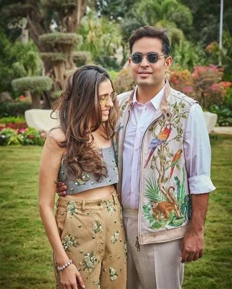 Akash Ambani and Shloka Mehta's Romantic Moment Steals Hearts at Anant ... 