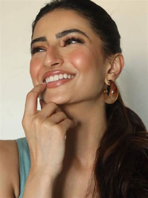 गलब क पखड स खलग हठ कलज गरल चन 6 Nude Lipstick nude lipstick shades idea