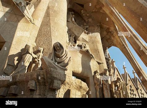 Sagrada Familia Sculptures Detail Fotos Und Bildmaterial In Hoher