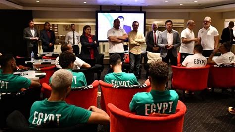 وزير الرياضة يؤازر المنتخب الأولمبي قبل سفرهم للمغرب