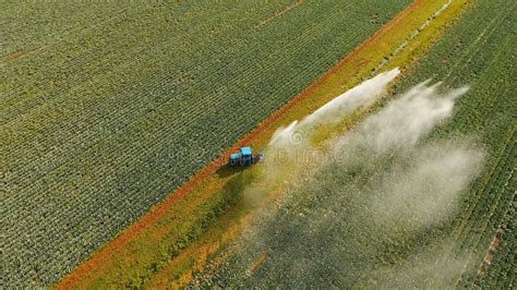 Bew Sserungssystem Auf Ackerland Stockfoto Bild Von Spr Her