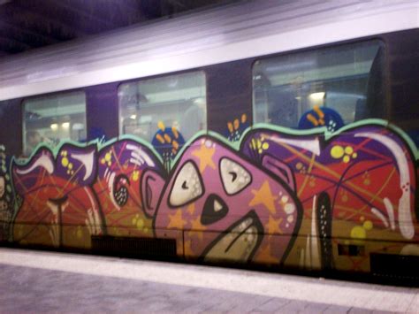 Celebrity Hot: MOON GRAFFITI