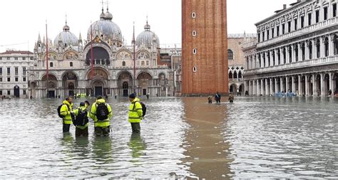 Le Immagini Dell Acqua Alta In Piazza San Marco