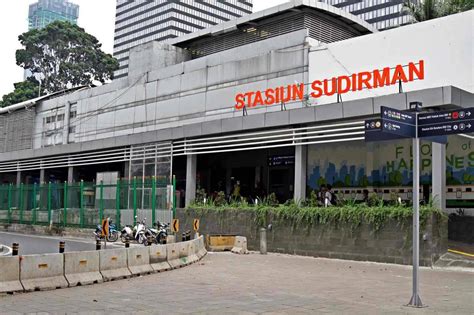 Viral Video Stasiun Sudirman Penuh Sesak Ada Kenaikan Penumpang 32 Persen