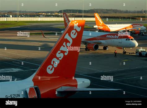 Planes Airplanes Aeroplanes Hi Res Stock Photography And Images Alamy