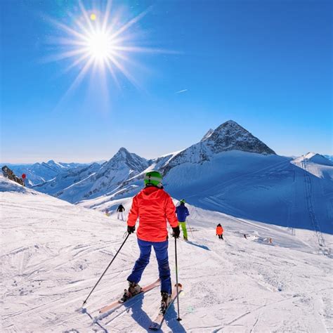 Premium Photo Woman Skier Skiing In Hintertux Glacier In Tyrol In