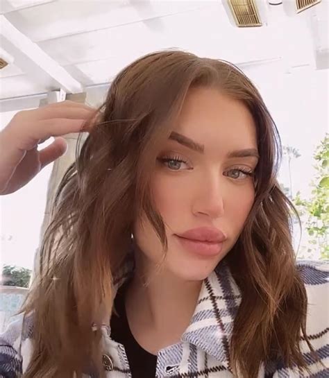 Her Face Is So Hot Scrolller