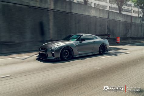 Nissan GT R With 20in Vossen M X6 Wheels And Michelin Pilot Sport 4S